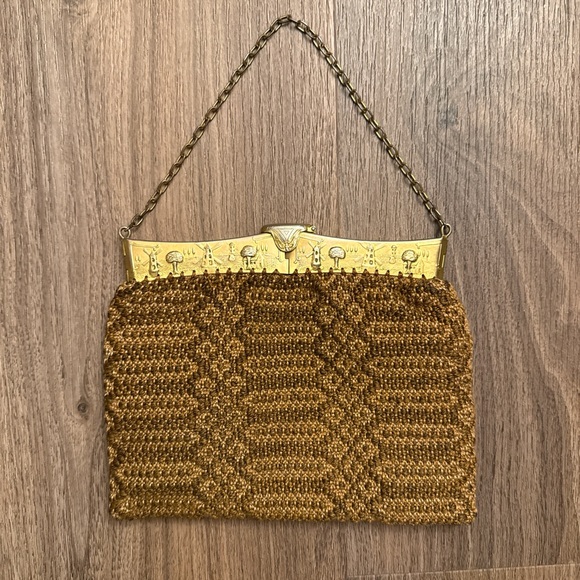 Vintage Handbags - Vintage 1940s brown knit Gold Chain Clutch